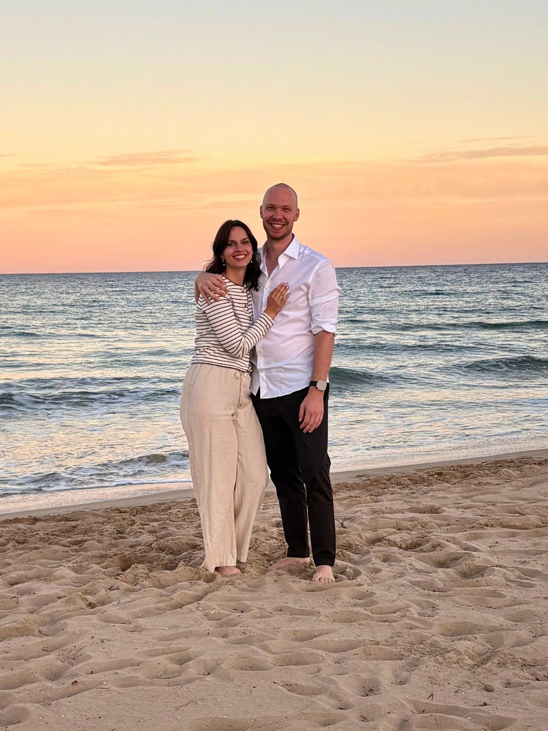 Bas en Anna Masséus op het strand in Portugal